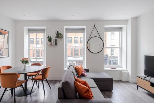 The Flirty Chambers - Fitzrovia - By Frankie Says