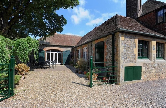 THE FORGE, pet friendly, luxury holiday cottage in Lyme Regis