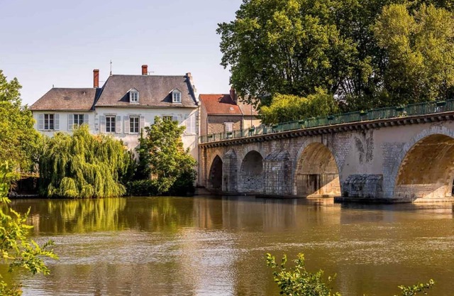 The Tiny House on the banks of the Loiret river