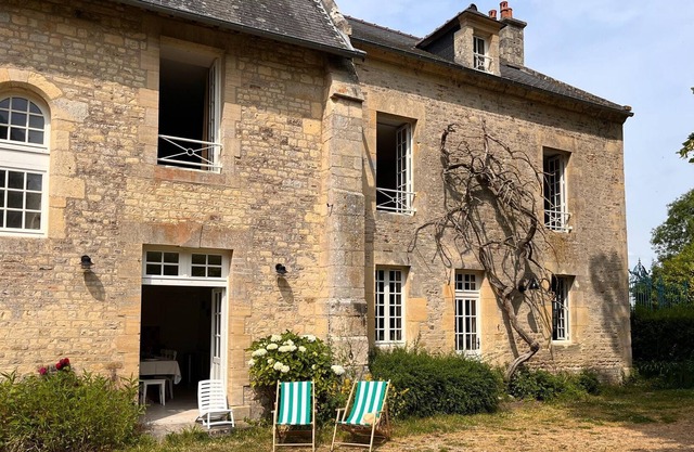 The Gite de la Motte, a large house within castle