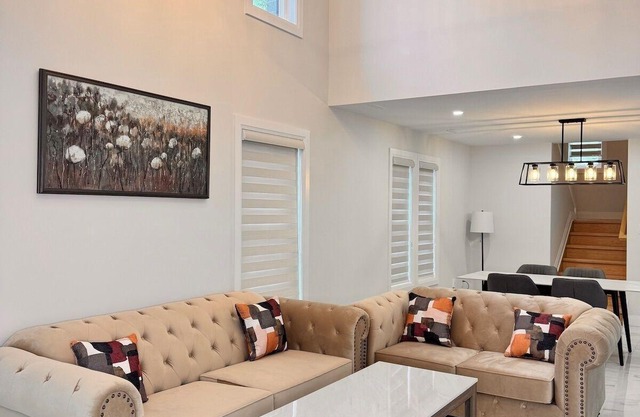 The Glorious Glidden Stunner/5bd 4bth with Patio