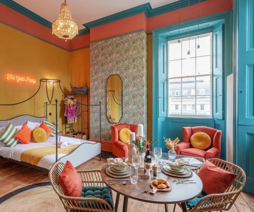 The Gold Penny - 1 Bed Studio Apartment in Central Bristol by Mint Stays