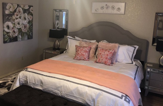 The Gorgeous Pinnacle Lane -Sleeps 8. This property is a MUST SEE!! Book Now!