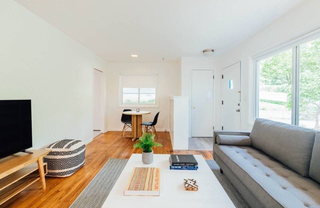 The Graduate - Mid-Term Rental