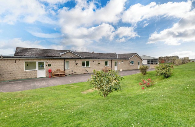 THE GRANARY, pet friendly, with a garden in Powburn