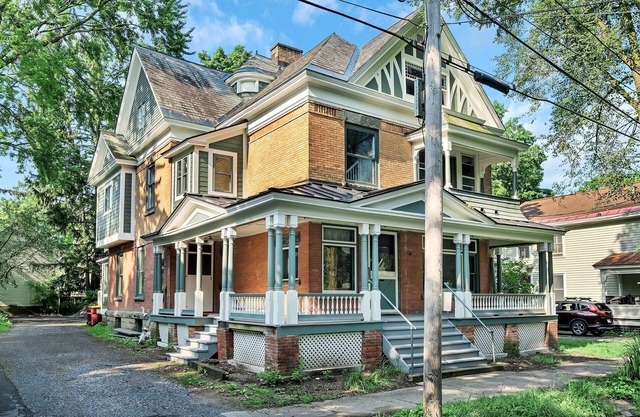 The Grand Mare Winners Circle | Luxury | Sleeps 27