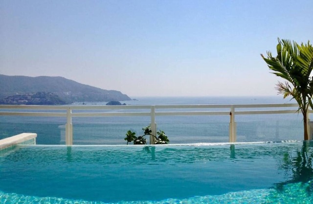 The Great Escape - Ixtapa - Penthouse Suite - with Private on Deck Pool