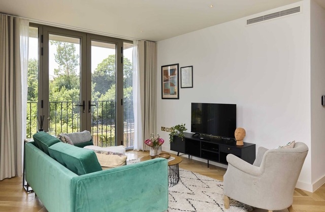 The Green Balcony Flat in West Hampstead