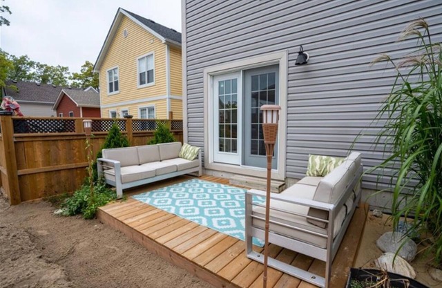 The Grey Beach House! In the heart of Grand Bend