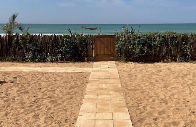 THE GUEREO HOUSE. ¨FOOT IN THE WATER