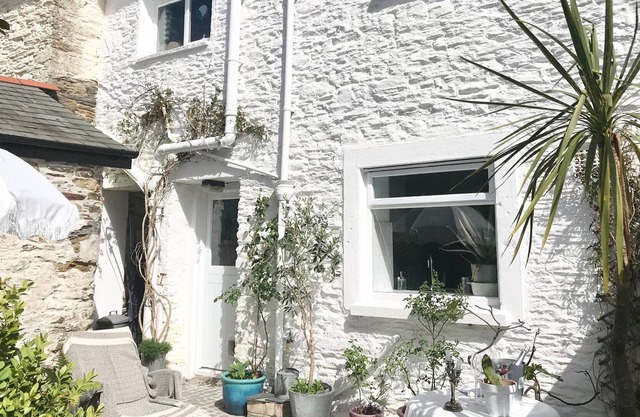 THE GUEST COTTAGE, family friendly, with a garden in Aveton Gifford