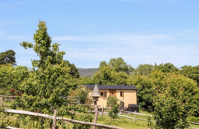 THE GYPSY, pet friendly, character holiday cottage in St Asaph