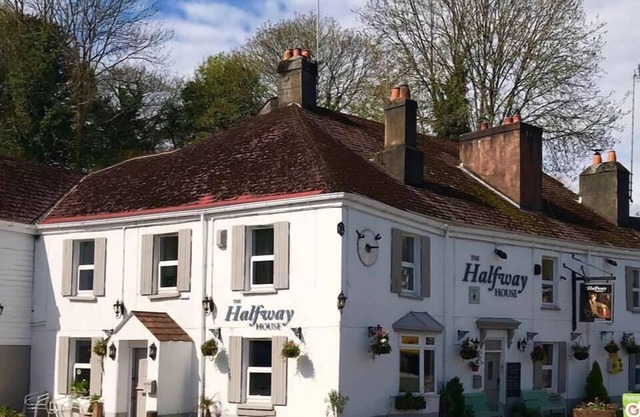 The Halfway House Pub and Kitchen