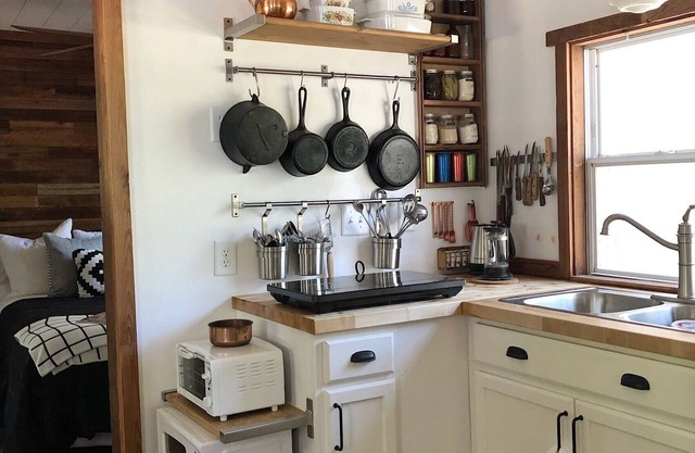 The Harmony Oaks Homestead - Tiny Florida Cottage