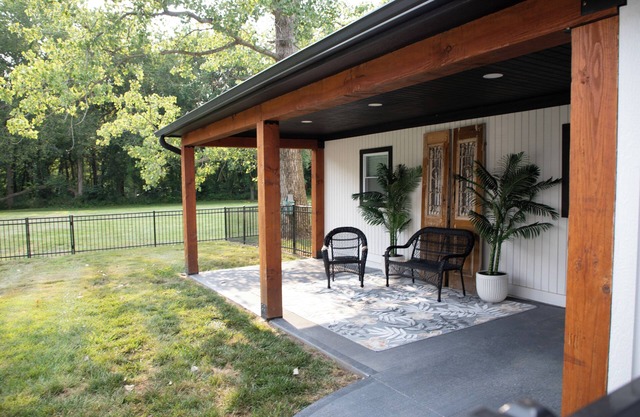 The Hidden Gem 2-bedroom Guesthouse in Edgerton with full kitchen
