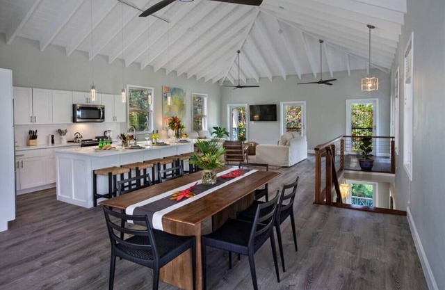 The Hideaway Hull Bay Beachfront Villa 2