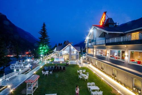 The Highland Park - A Truly River side Resort