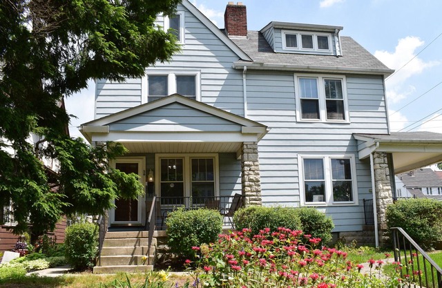 The House Hotels - Clintonville Crestview- Beautiful 3 Bedrooms - 5 Minutes to OSU ❤️🤍❤️