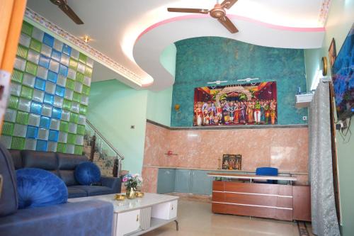 The HR STAY INN TIRUPATI - LUXURY HOMESTAY - NEAR ALIPIRI BUS STAND AND KAPILATEERTHAM - 24 HRS HOT WATER-150 MBPS SPEED FREE WIFI & ALL OTT APPS