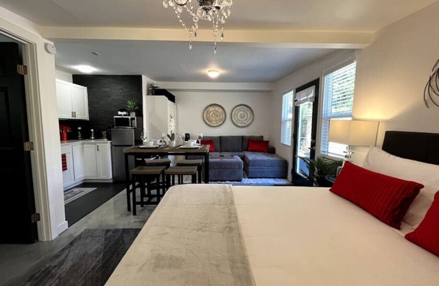 The Hudson Suite Spot - Studio Apt Close to ASU