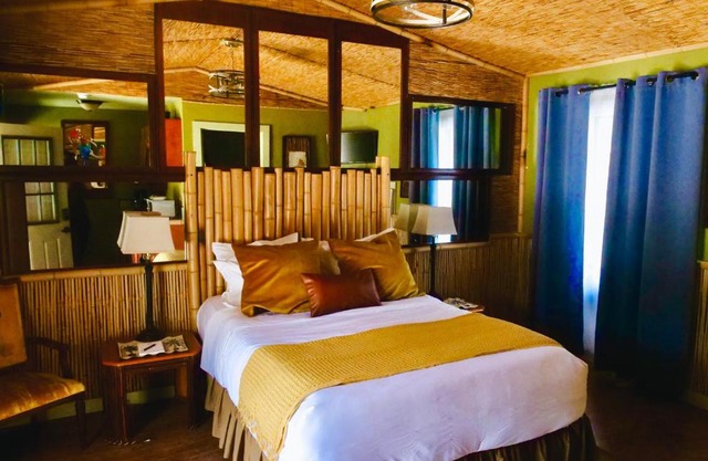 The Huisache Room - The Ranch House Motel