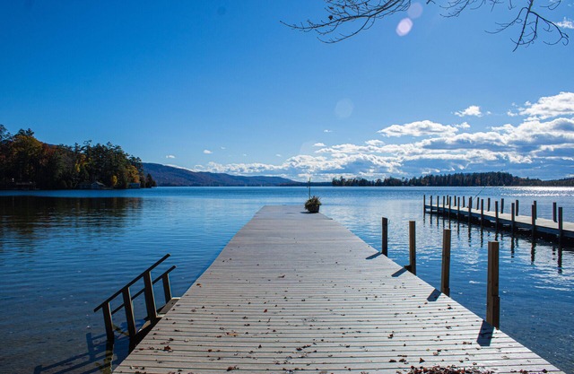 The Knot Hole - Log Cabin and Boat Slip on Lake George