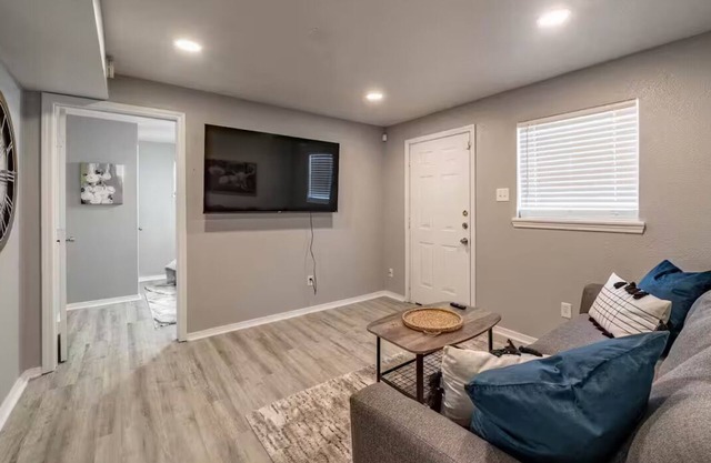 The Knoxville house-2 bed/1 bath