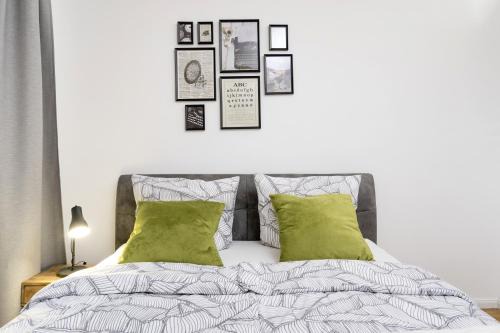 The Koburger II - central budget studio with extra high bed, Ideal for families & kids or couples