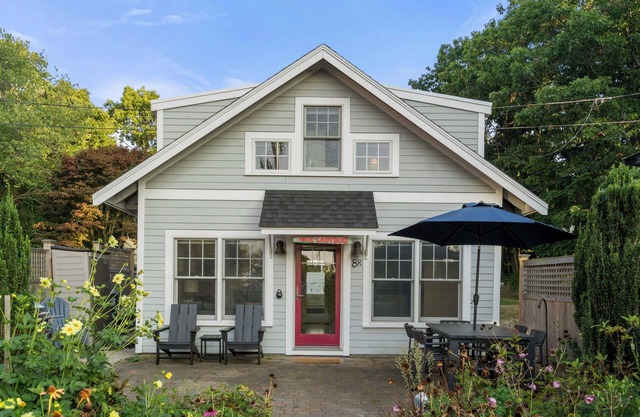 The Ladybug 2BR Cottage Steps 2 Bearskin Neck 2 Parking Spaces, Patio, Grill