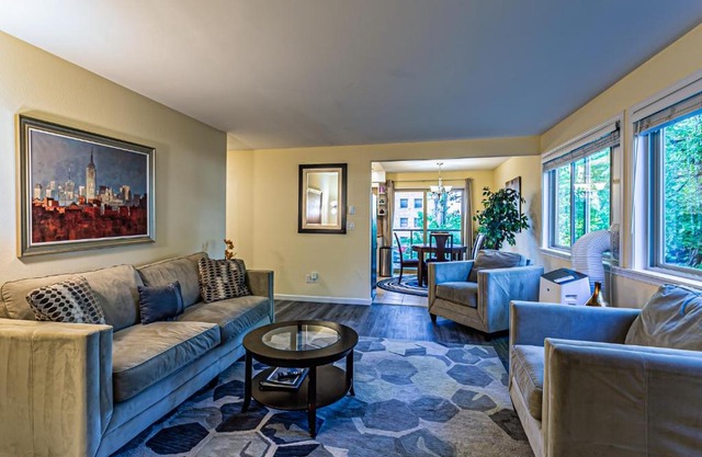 the Lanai, Best Area, 2 Bedrooms, WD, Large Balcony, Condo, 825sf