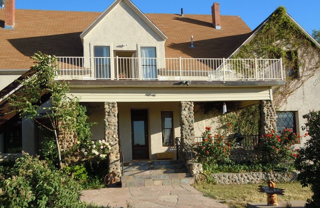 The LANDMARK Ranch Apartment