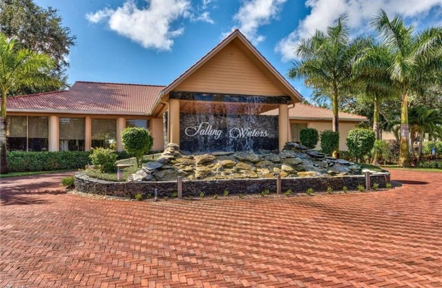 The LARGEST Tropical Style Pool in S.W. Florida! GORGEOUS lake view!