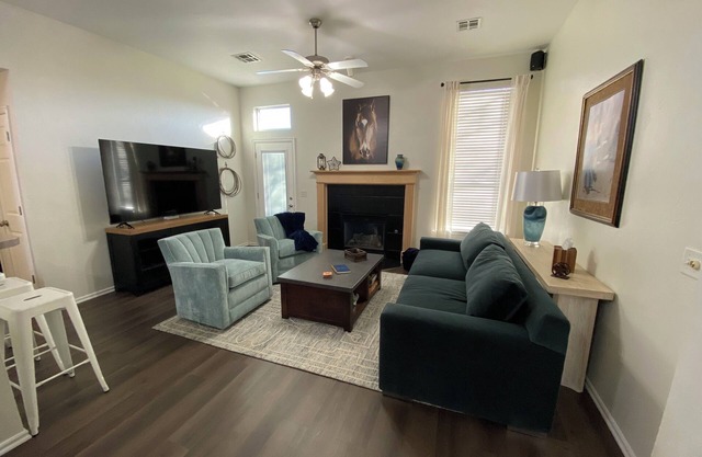 The Lazy Lasso - Western-Style Home Away From Home