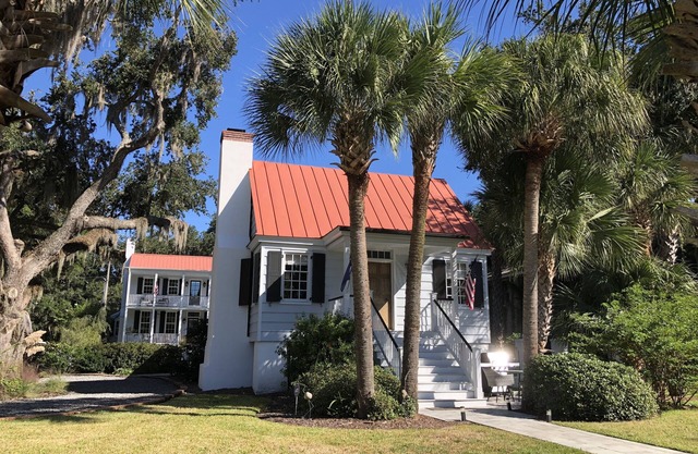 The Library House - Historic Old Point