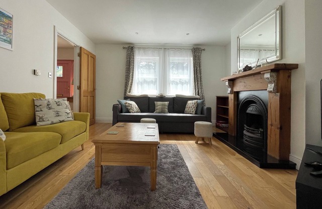 The Little Nest. Spacious house in the heart of town
