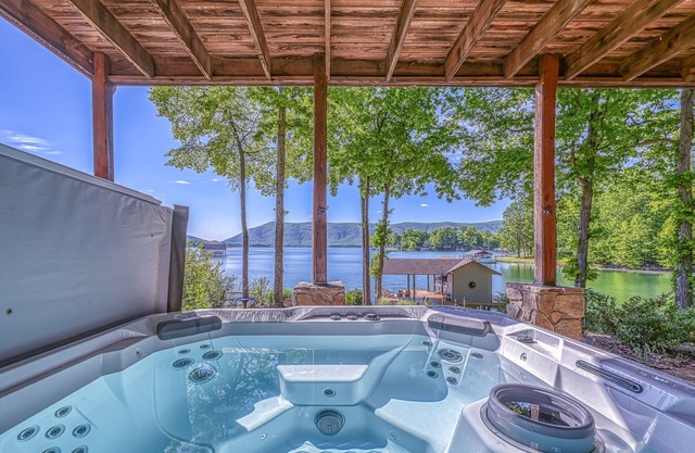 The Lodge on Smith Mountain Lake - Lakefront cabin w/dock, hot tub & pool table