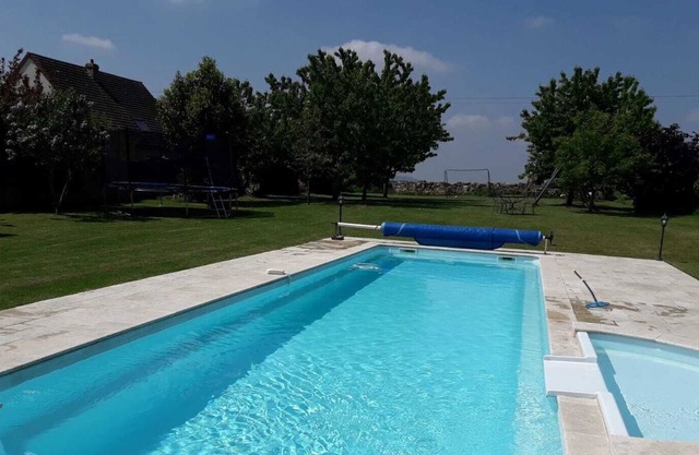 The Longère de Chéry: countryside and swimming pool!