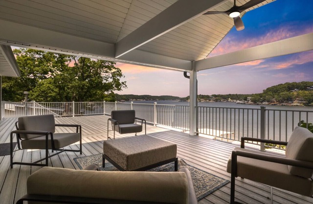 The Lookout on Viewside - 2 Slips & Panoramic Views!