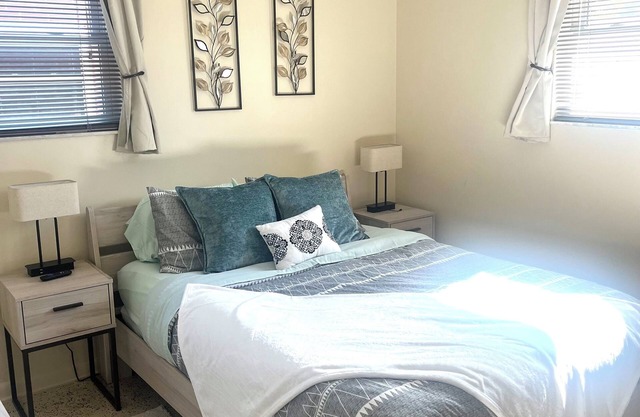 The Lovely La Petite 2-bedroom Duplex with AC, WiFi in Wonderful Jacksonville