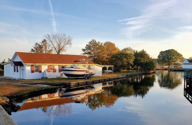 The Lucky Hook, Hyde Co, Waterfront, Pet & Family Friendly w/kayaks, Fireplace