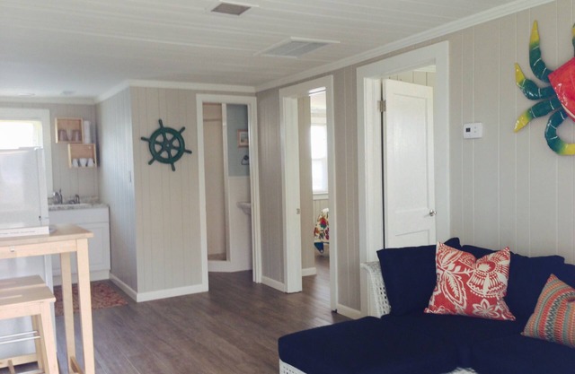 The Maiden in Buxton: Oceanside & Steps from the Beach!