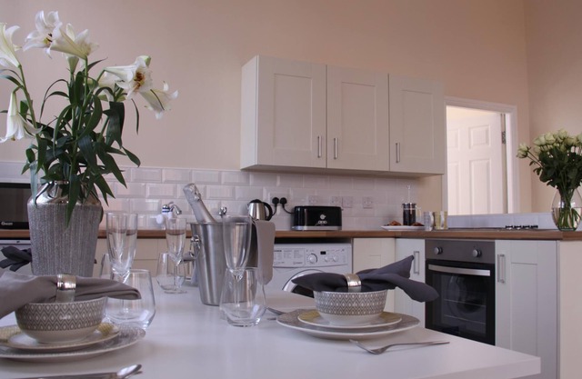 The Manchester @ St Petersgate - Sleeps up to 6, close to train station & very central
