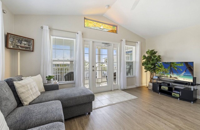 The Marigold House: Downtown Panoramic Views