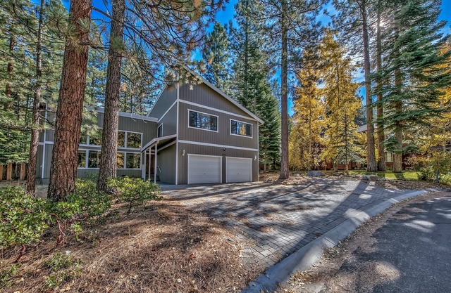 The Meadow Drive Home In Beautiful Lake Tahoe Nevada, easy access - golf-hike