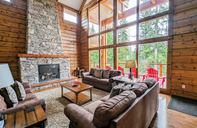 The Minks: 6-bedroom luxury mountain chalet with hot tub & sauna