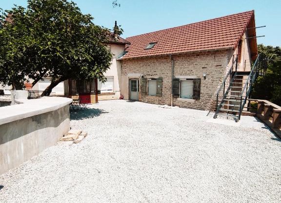 The Moulin Brochat Loft with jacuzzi area