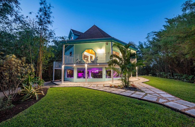 The Octagon Oasis- Minutes from Beaches & Hardrock Hotel