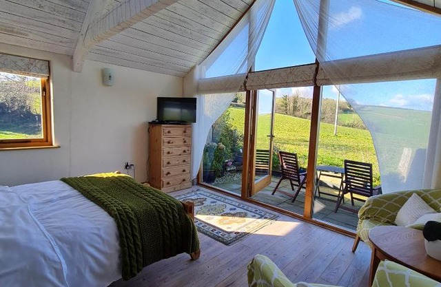 The Old Pottery, Unique Views & Spa-like Bathroom
