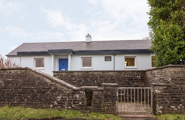 THE OLD SCHOOL HOUSE, MOYMORE in Lahinch, County Clare