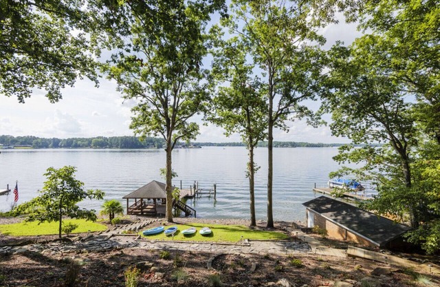 The Overlook at Langford, Private dock with SUPs Kayaks, and Ping Pong